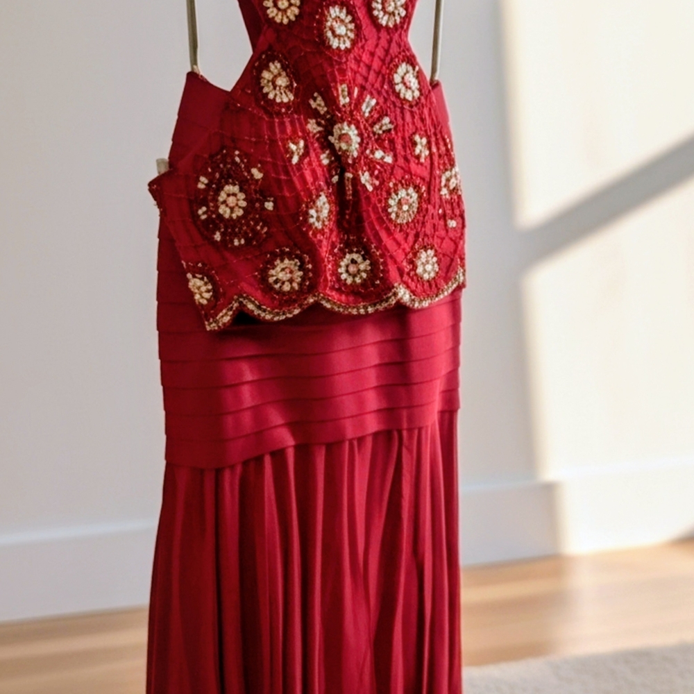 Sherri Hill Red Beaded Embellished Halter Crop Top